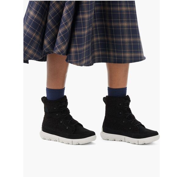 New Sorel Explorer Next Joan Cozy Boots in Black Suede/Faux Shearling Size 6 - Picture 1 of 9